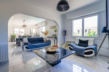 Maison contemporaine de 216m2 avec piscine, spa, et T3 indépendant 