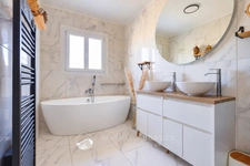 Maison contemporaine de 216m2 avec piscine, spa, et T3 indépendant 