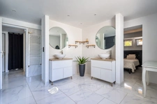 Maison contemporaine de 216m2 avec piscine, spa, et T3 indépendant 