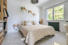Maison contemporaine de 216m2 avec piscine, spa, et T3 indépendant 
