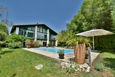 Dpt Pyrénées Atlantiques (64), for sale VILLEFRANQUE house P6 of 233.95 m² - Land of 1,561.00 m²