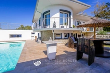 Maison contemporaine de 216m2 avec piscine, spa, et T3 indépendant 