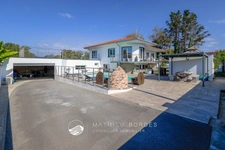 Maison contemporaine de 216m2 avec piscine, spa, et T3 indépendant 