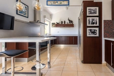 163 m², dernier étage, grande terrasse et quatre stationnements : un appartement aux volumes rares