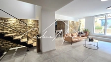 Maison de village 5 pièces de 215 m² - garage - piscine - jardin et terrasses