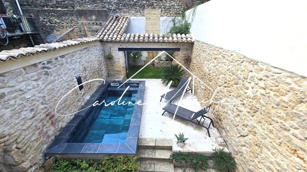 Maison de village 5 pièces de 215 m² - garage - piscine - jardin et terrasses
