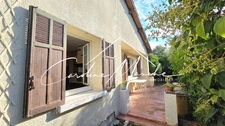 Maison à rénover de plain-pied de 67m² - 2 chambres - jardin et garage