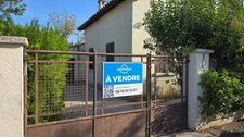 Maison à rénover de plain-pied de 67m² - 2 chambres - jardin et garage