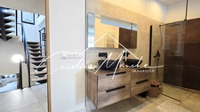 Maison de village 5 pièces de 215 m² - garage - piscine - jardin et terrasses