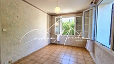 Maison à rénover de plain-pied de 67m² - 2 chambres - jardin et garage