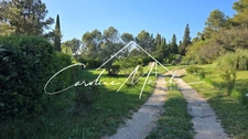 Ventabren – Exceptional natural setting – House with great potential on a 5000 m² plot