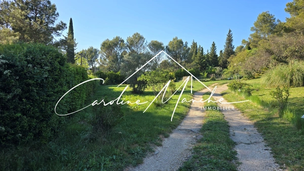 Maison T4 de 83m² à rénover sur terrain de 5000m² en zone naturelle – Ventabren