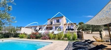 Maison 4 chambres de 155m² + appartement T2 de 43m² - terrain de 1500m² - piscine