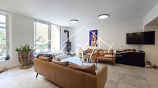 Maison de village 5 pièces de 215 m² - garage - piscine - jardin et terrasses