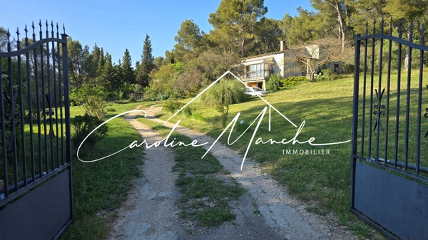 Maison T4 de 85m² à rénover sur terrain de 5000m² en zone naturelle – Ventabren