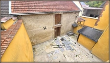 VERZY (51) House of 57m² living space with enclosed courtyard and outbuildings 