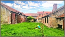 Proche de GRANDPRE (08) Authentique corps de ferme rénové de 172m² avec dépendances sur 1800m² de terrain