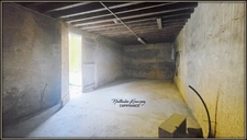 VERZY (51) House of 57m² living space with enclosed courtyard and outbuildings 