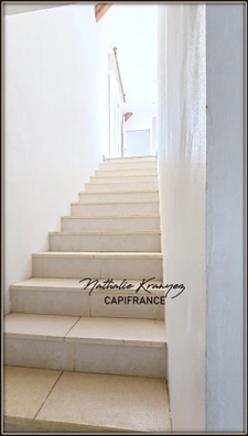 VERZY (51) House of 57m² living space with enclosed courtyard and outbuildings 