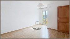 VERZY (51) House of 57m² living space with enclosed courtyard and outbuildings 