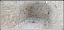 VERZY (51) House of 57m² living space with enclosed courtyard and outbuildings 