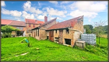 Proche de GRANDPRE (08) Authentique corps de ferme rénové de 172m² avec dépendances sur 1800m² de terrain