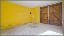 VERZY (51) House of 57m² living space with enclosed courtyard and outbuildings 