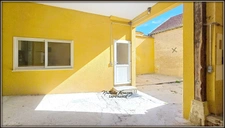 VERZY (51) House of 57m² living space with enclosed courtyard and outbuildings 