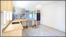 VERZY (51) House of 57m² living space with enclosed courtyard and outbuildings 