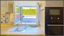 VERZY (51) House of 57m² living space with enclosed courtyard and outbuildings 