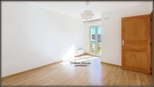 VERZY (51) House of 57m² living space with enclosed courtyard and outbuildings 