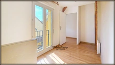 VERZY (51) House of 57m² living space with enclosed courtyard and outbuildings 