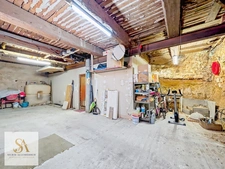 Renovated character house with large garage in the heart of Boutenac