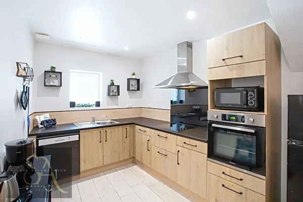 Propriété (trois maisons) 249m² avec piscine  à vendre pièces 15 minuntes de NARBONNE (11)