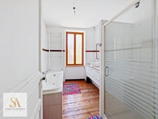 Renovated character house with large garage in the heart of Boutenac