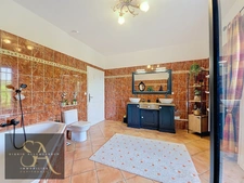 AUDE, En périphérie de Carcassonne, maison 377m² sur parc clos possibilité gîte