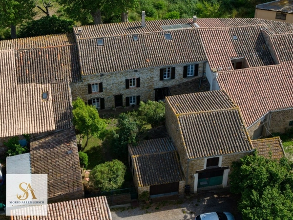 Propriété de caractère avec deux habitations indépendantes, dépendances et jardin – Rieux-en-Val