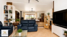 VILLARDONNEL – Villa de plain-pied avec garage, 4 chambres et bureau, sur un terrain de 3 577 m² avec vue dégagée sur la Montagne Noire.