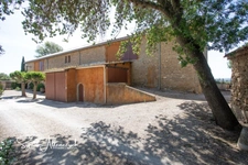 Family house with wine cellar on 55 hectares in a quiet hamlet 10 minutes from NARBONNE