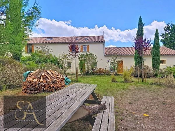 Domaine à vendre (Aude) – vue sur les Pyrénées – autonomie rare 