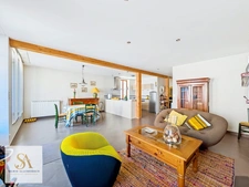 Renovated character house with large garage in the heart of Boutenac