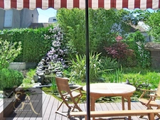 A vendre maison avec 3 chambres, un bureau, garage et jardin à Carcassonne proche des commodités.   