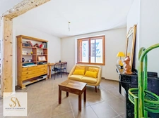 Renovated character house with large garage in the heart of Boutenac