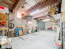 Renovated character house with large garage in the heart of Boutenac