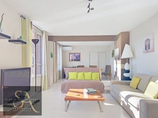 Apartment 98 m² (79.89 m² under the Carrez Law) Carcassonne – 2 bedrooms (possibility of a 3rd) – 1st floor – View of the Cité and the Aude river – Ideal residence or rental/tourist investment