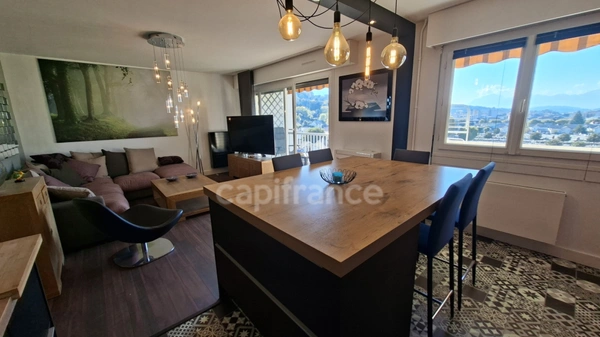 Apt 4 pièces, Dernier étage, vue panoramique, garage, cave, local vélo !!