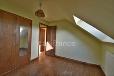 Maison à rénover avec grand terrain