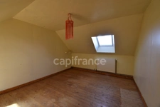 Maison à rénover avec grand terrain