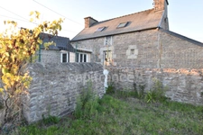 Maison à rénover avec grand terrain