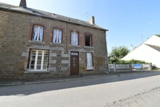 Maison en pierre avec terrain et dépendances – Saint-Fraimbault